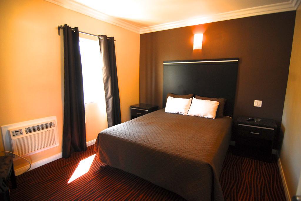 - Near Universal Hollywood Motel 2*