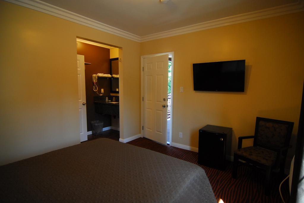 Motel - Near Universal Hollywood
