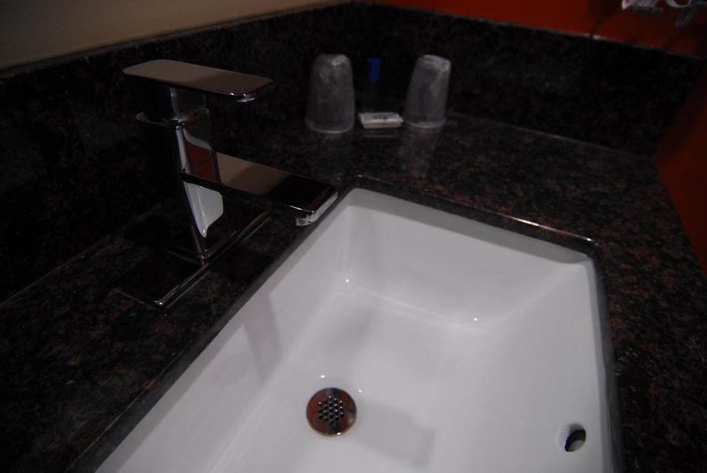 - Near Universal Hollywood Motel 2*